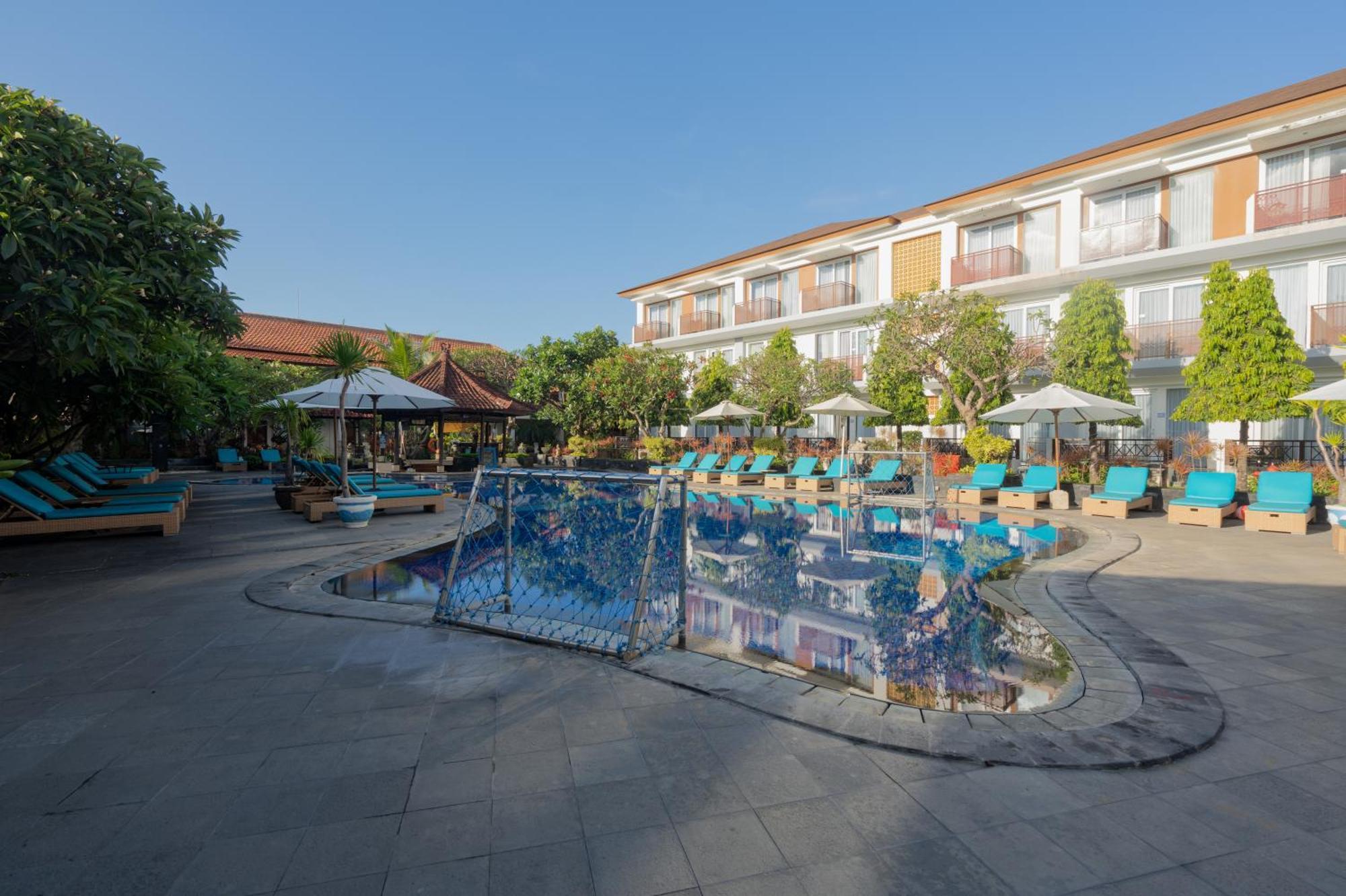 Hotel Kuta Club 4*